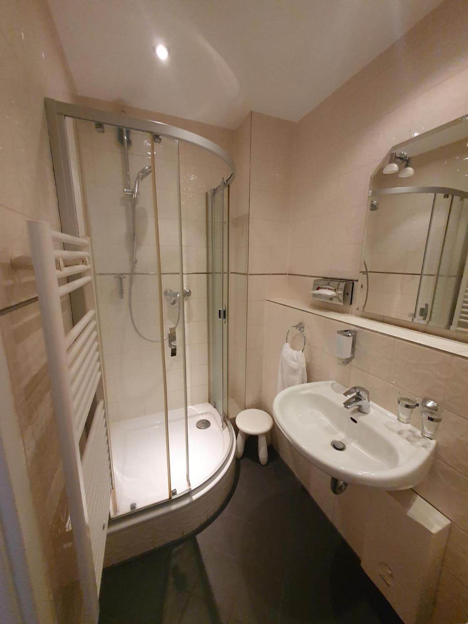 Die Villa, Zimmer 17, Dz Леверкузен Екстериор снимка