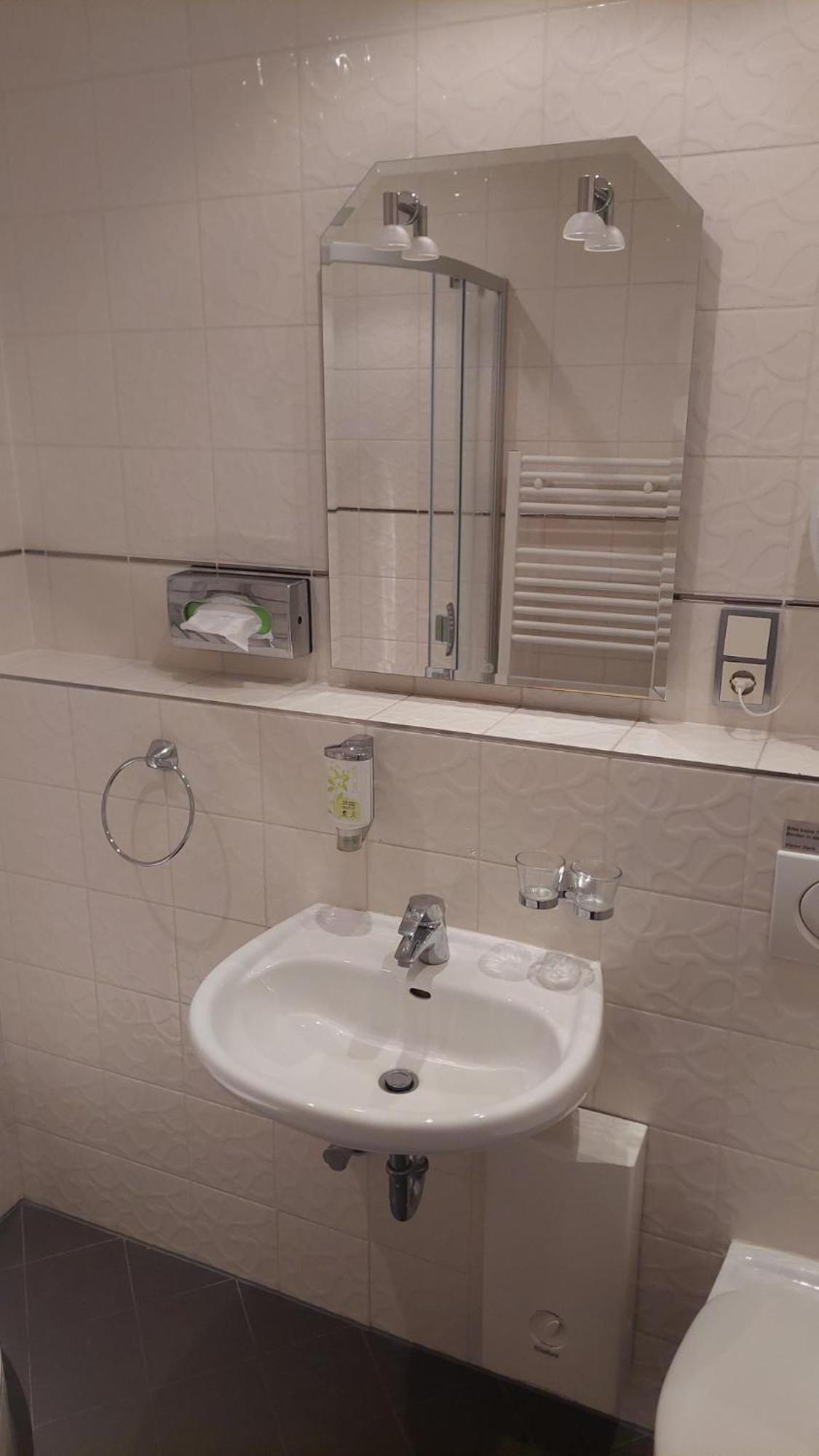 Die Villa, Zimmer 17, Dz Леверкузен Екстериор снимка